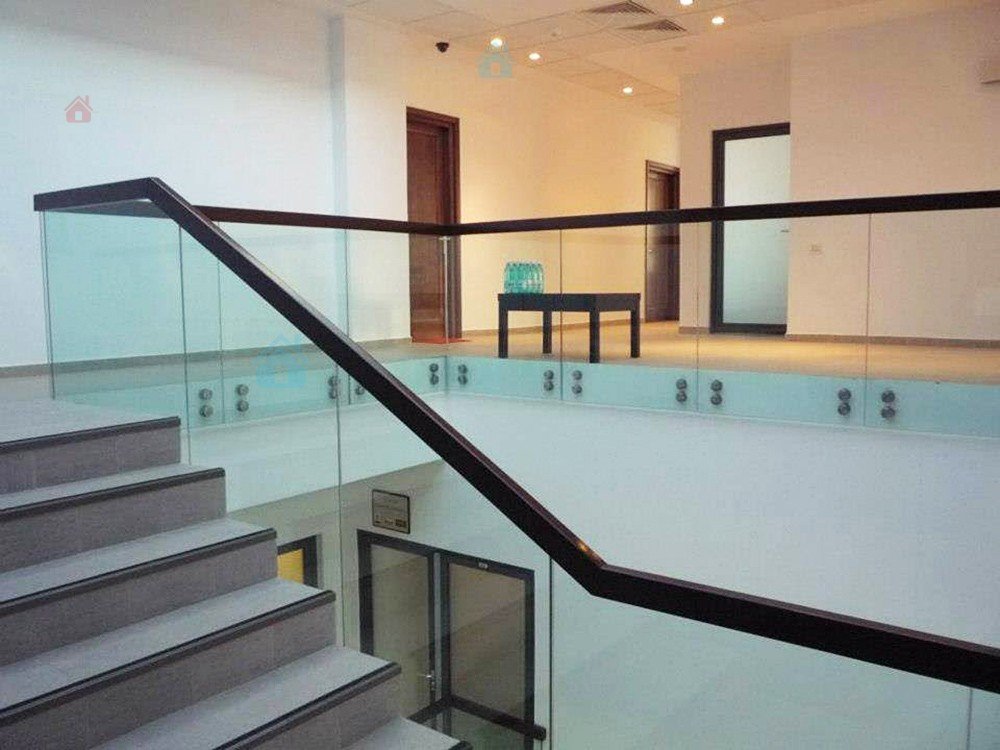 Balustrada din sticlă călită scări interior de la compania Balustrada din sticlă călită scări interior de la compania