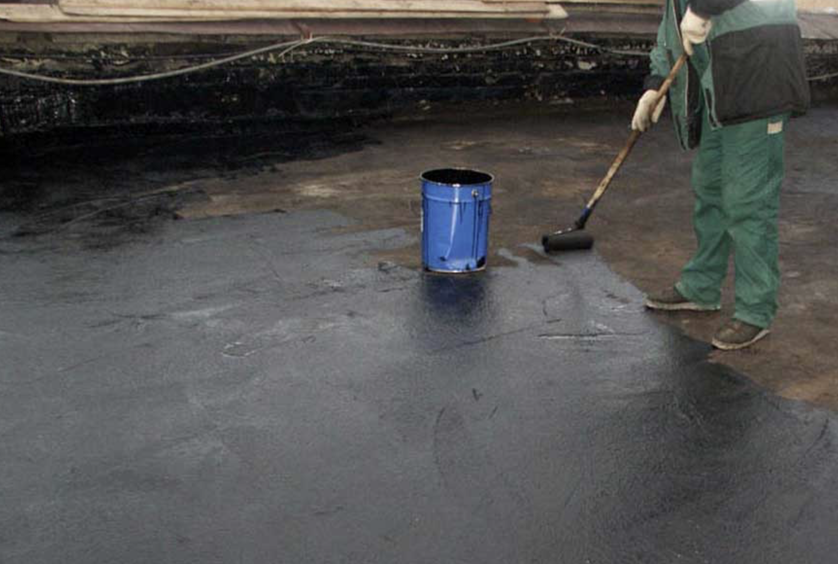 Черное вяжущее вещество для заливки крыши